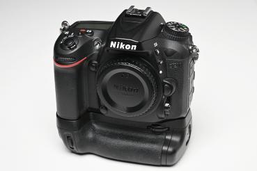 Nikon D7200 Body + Battery Grip  -Gebrauchtartikel-